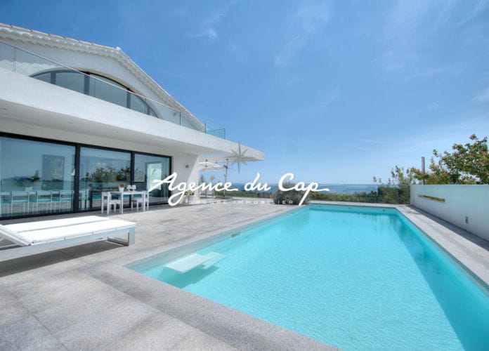 Villa contemporaine vue mer et montagne, situation dominante 6 pieces, piscine, proche centre saint raphael (0)