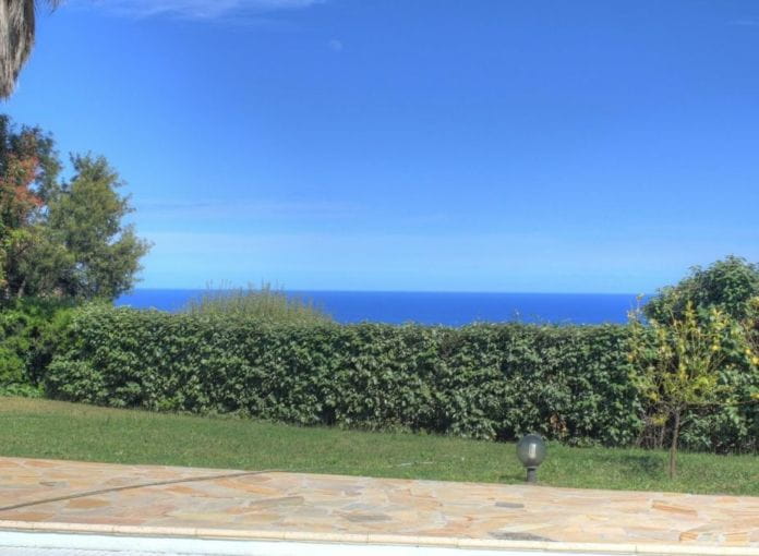 7-room villa with swimming pool, carport and sea view, in les Issambres