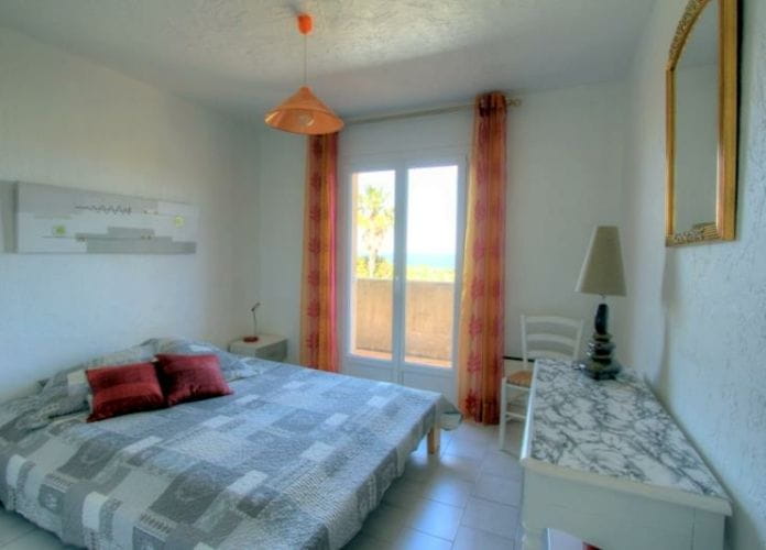 7-room villa with swimming pool, carport and sea view, in les issambres (8)