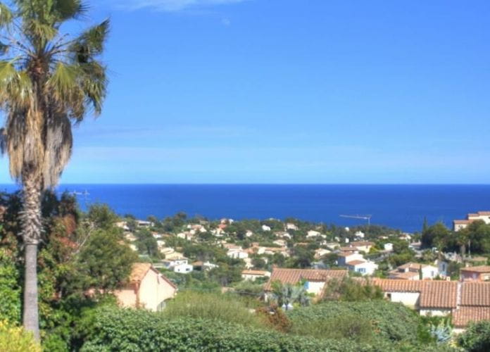 Villa 7 pièces avec piscine abri voiture et vue mer, aux issambres (0)