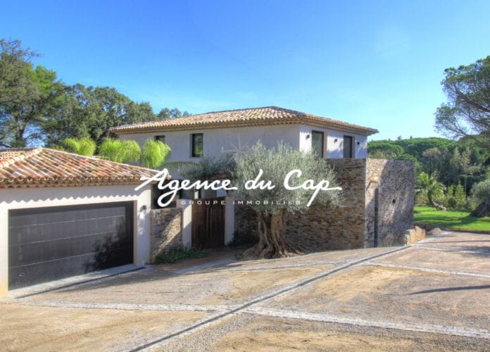 à vendre villa contemporaine de 8 pièces avec piscine et garage pour 3 voitures en plein centre-ville de saint-tropez (2)