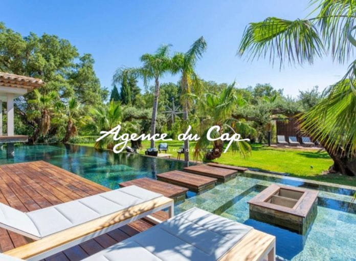 À vendre villa contemporaine de 8 pièces avec piscine et garage pour 3 voitures en plein centre-ville de saint-tropez