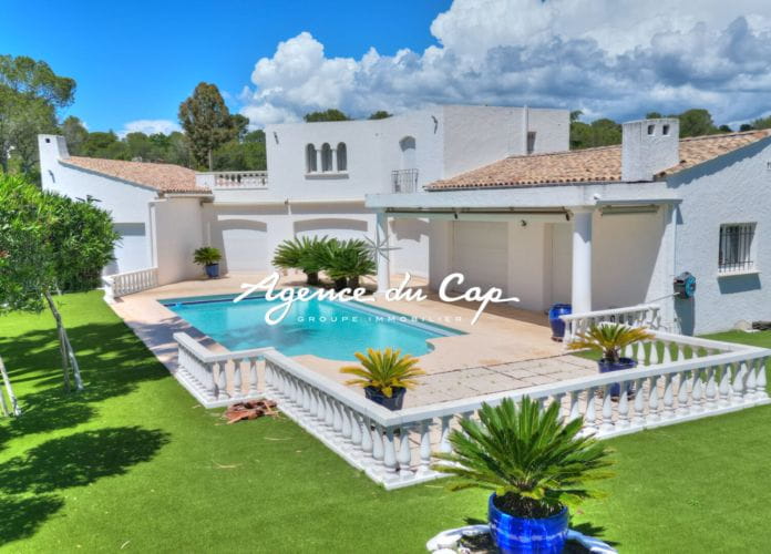 ** sous  compromis** saint raphael valescure les golfs villa 7 pièces 210m² piscine (11)