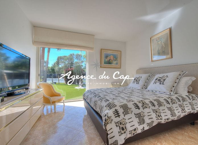 ** sous  compromis** Saint-Raphaël Valescure les golfs villa 7 pièces 210m² piscine