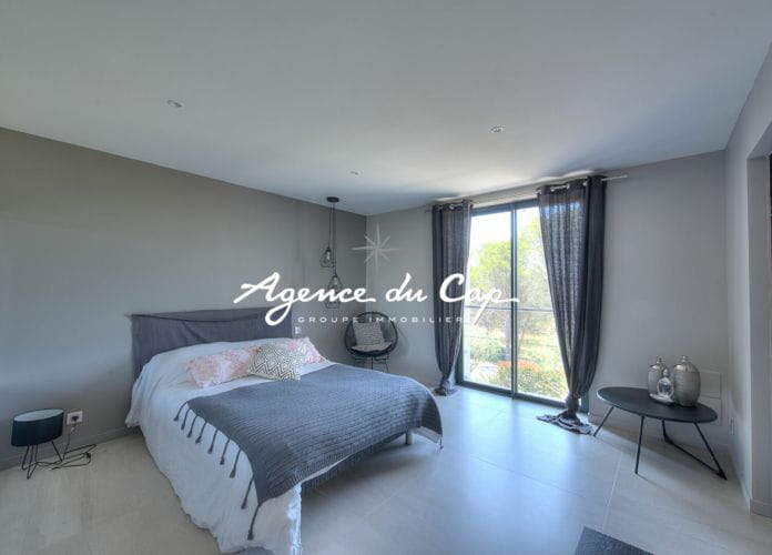 Villa puget sur argens 9 pièce(s) 300 m2 (11)