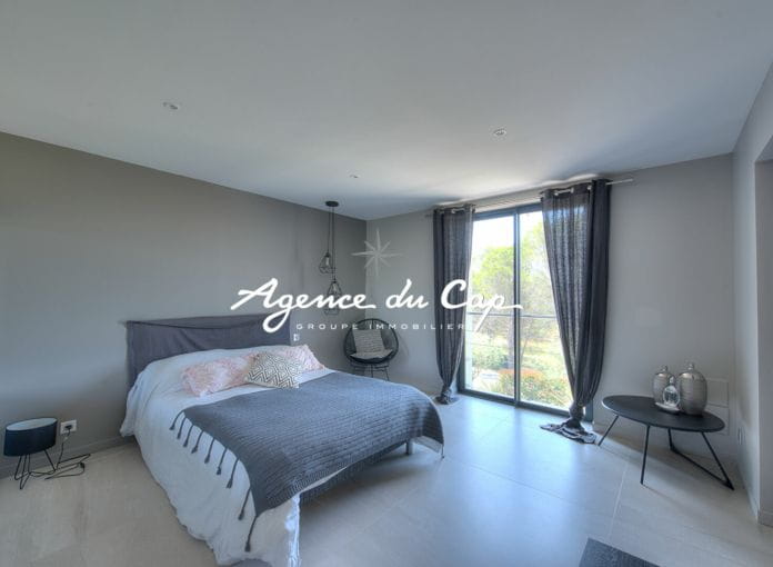 Villa puget sur argens 9 pièce(s) 300 m2