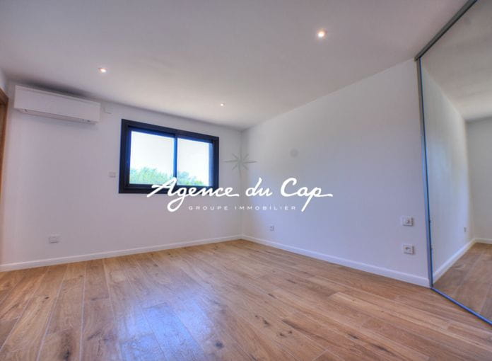 Single storey villa Saint-Raphaël Valescure 6 room(s) 165 m2