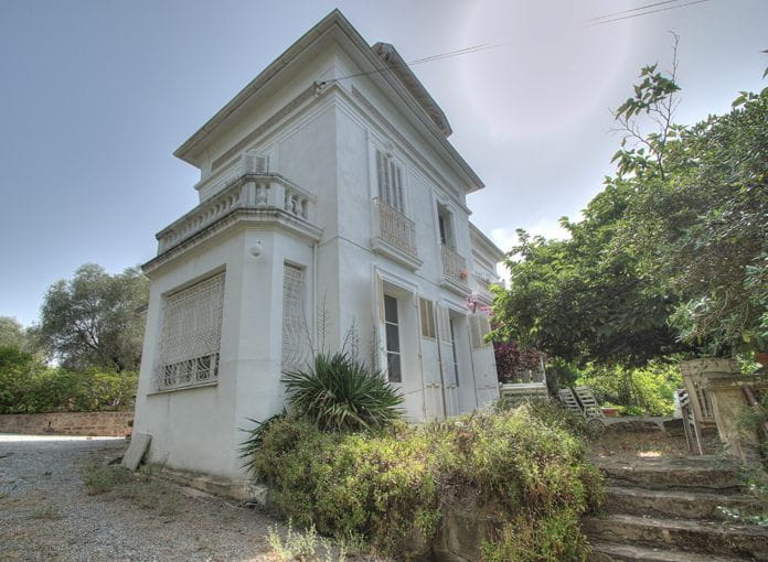 Villa belle époque  avec vue mer a renover proche centre ville et plages a pied a Saint-Raphaël