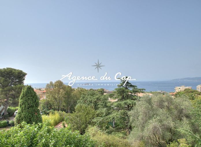 Villa belle époque  avec vue mer a renover proche centre ville et plages a pied a Saint-Raphaël