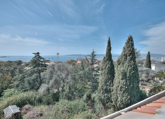 Villa belle époque  avec vue mer a renover proche centre ville et plages a pied a saint raphael (9)