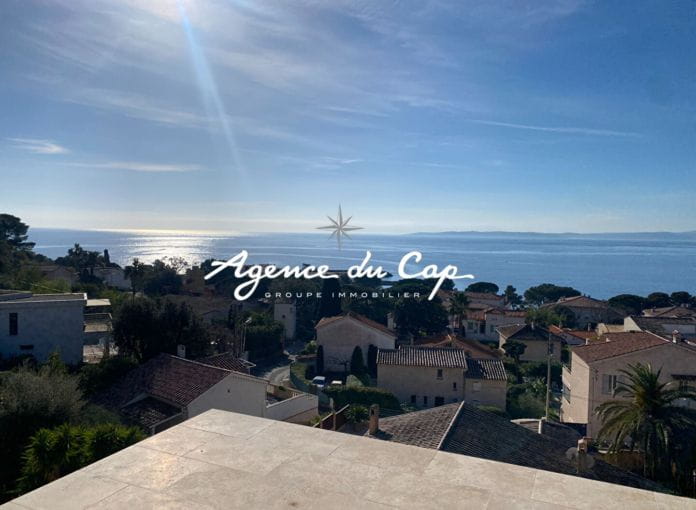 Villa contemporaine neuve 210m² 6 pieces vue mer, piscine et parking, aux Issambres