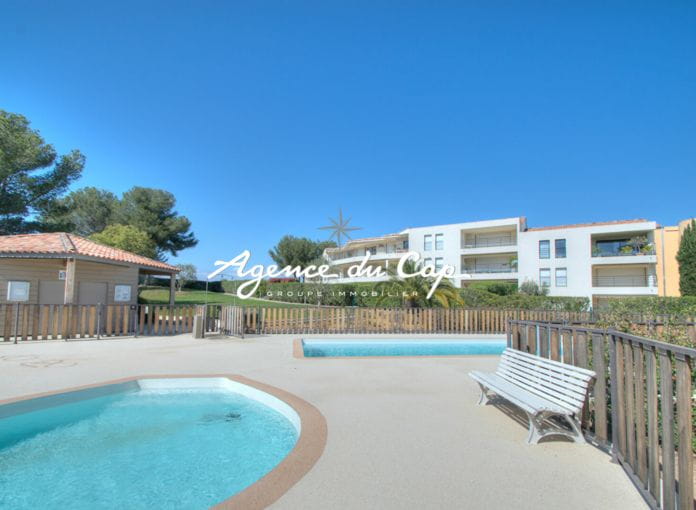 Appartement 3 pieces  residence de standing securisée terrasse jardin  jacuzzi piscine et parking privatif couvert a Saint-Raphaël