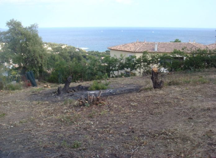 For sale building land of 1826sqm with sea view, in aux Issambres near the sea