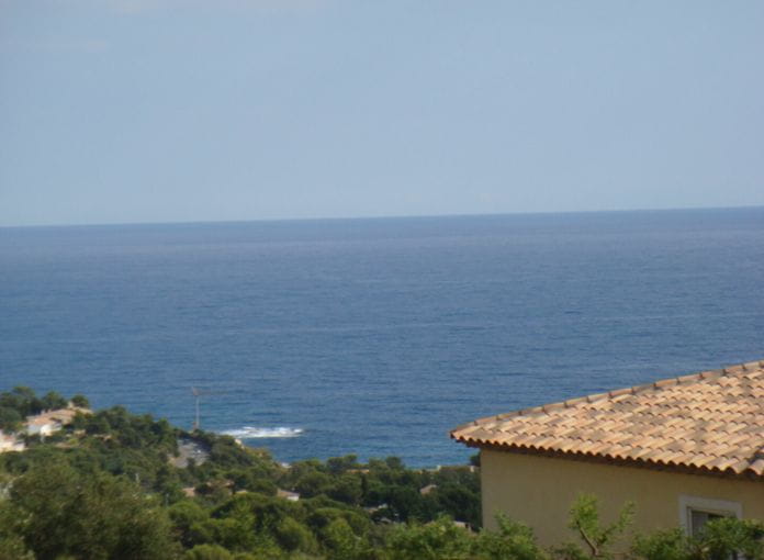 For sale building land of 1826sqm with sea view, in aux Issambres near the sea