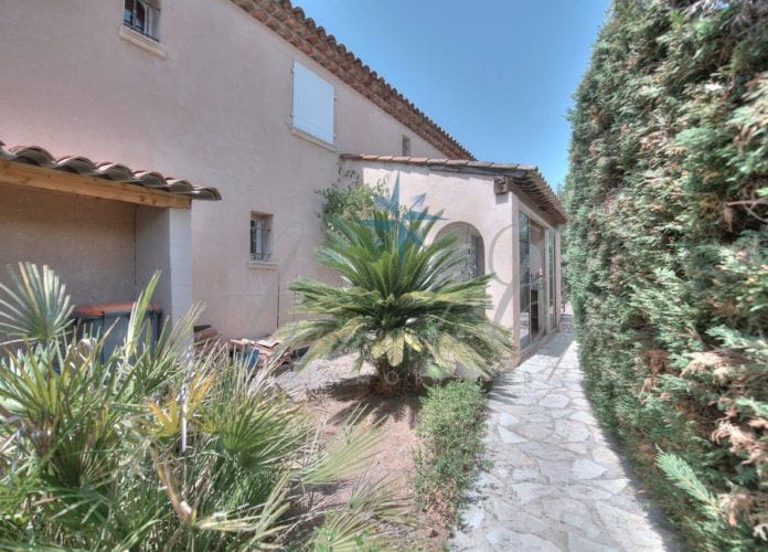 Charming villa with clear view 221 m2, 4 bedrooms t2 saint raphael (17)