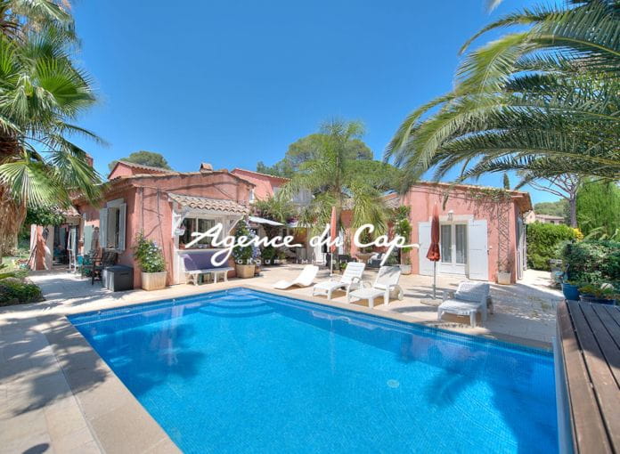 Valescure Fréjus villa de 8 pièces 260 m2 piscine et garage