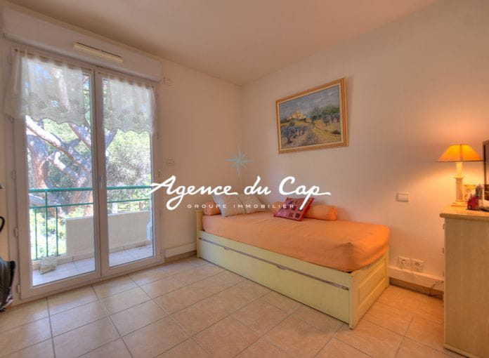 Appartement 4 pieces dernier etage avec vue sur le golf  et garage parkingsaint-raphael Valescure