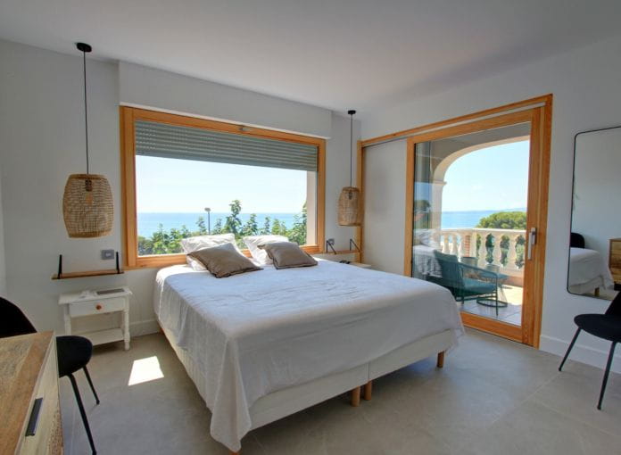 8-room villa 285m2 with 6 en-suite bedrooms, in les Issambres