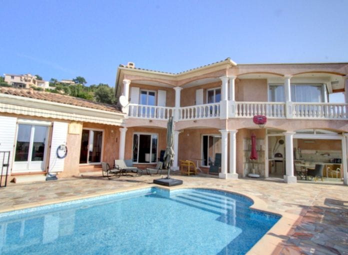 Villa with 4 bedrooms, swimming pool and garage, in les Issambres