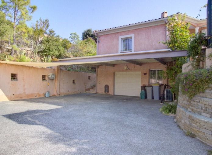 Villa avec 4 chambres piscine et garage, aux Issambres