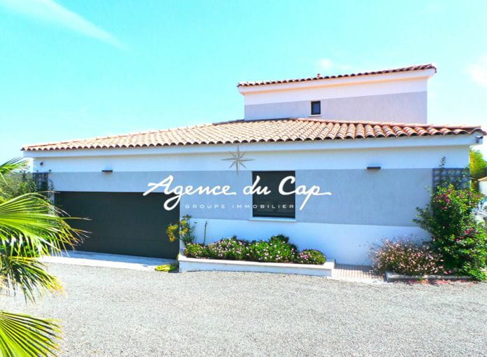 For sale villa 157sqm with 4 bedrooms swimming pool and double garage, view of the ponds and the esterel mountains in saint aygulf