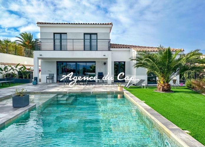 à vendre villa 157m² avec 4 chambres piscine et garage double, vue sur les etangs et les massifs de l’esterel à saint aygulf (1)