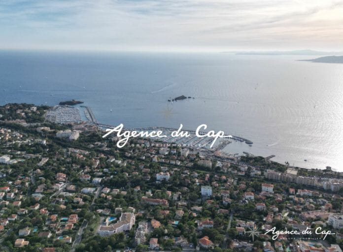 Villa belle epoque  renovée avec garage tout a pied face au port santa lucia a Saint-Raphaël