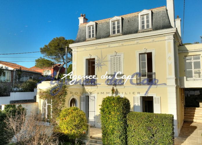 Villa belle epoque  renovée avec garage tout a pied face au port santa lucia a saint raphael (16)