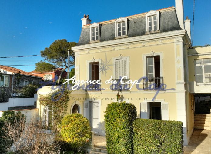 Villa belle epoque  renovée avec garage tout a pied face au port santa lucia a Saint-Raphaël