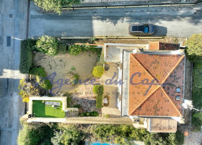 Villa belle epoque  renovée avec garage tout a pied face au port santa lucia a saint raphael (2)