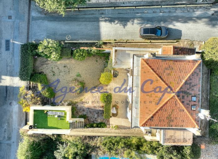 Villa belle epoque  renovée avec garage tout a pied face au port santa lucia a Saint-Raphaël