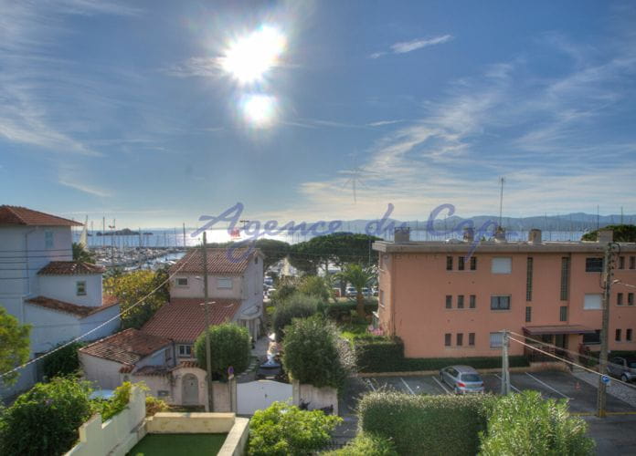 Villa belle epoque  renovée avec garage tout a pied face au port santa lucia a saint raphael (5)