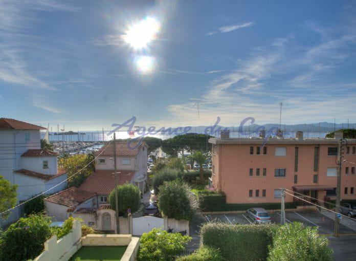 Villa belle epoque  renovée avec garage tout a pied face au port santa lucia a Saint-Raphaël