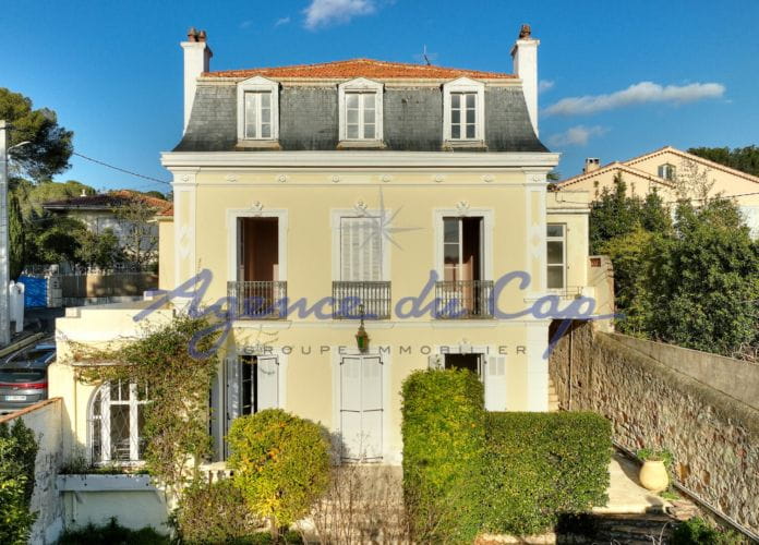 Villa belle epoque  renovée avec garage tout a pied face au port santa lucia a saint raphael (0)