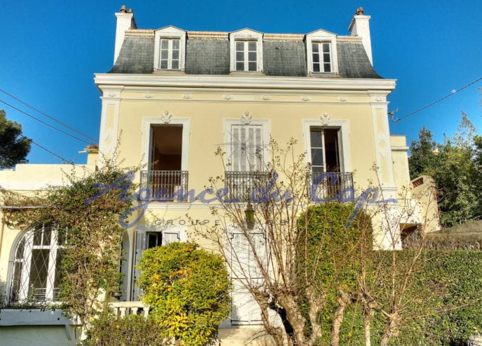 Villa belle epoque  renovée avec garage tout a pied face au port santa lucia a saint raphael (7)