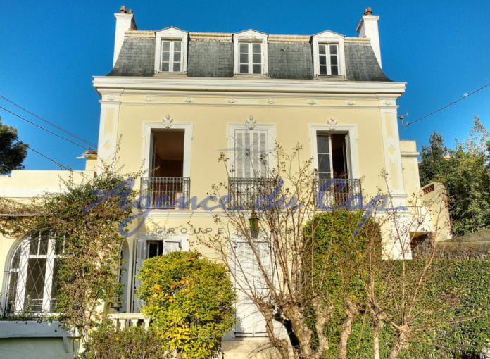 Villa belle epoque  renovée avec garage tout a pied face au port santa lucia a Saint-Raphaël