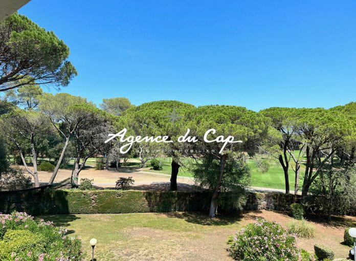 Under offer 2 room apartment top floor renovated for sale on the edge of golf course swimming pool and private parking in Saint-Raphaël Valescure