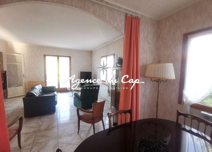 Saint aygulf villa near town center divided into 2 apartments (11)