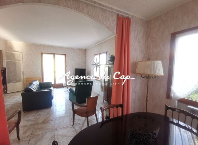 Saint aygulf villa near town center divided into 2 apartments