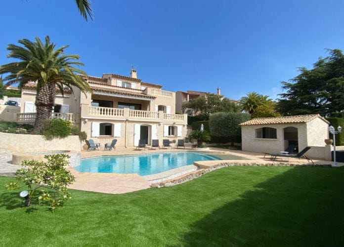 Provencal villa of 310m2 with 5 bedrooms, swimming pool and garage, in saint-aygulf (0)