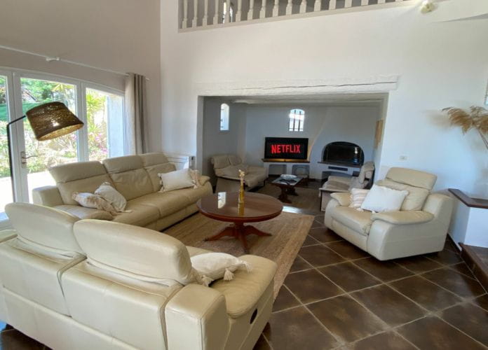 Provencal villa of 310m2 with 5 bedrooms, swimming pool and garage, in saint-aygulf (7)