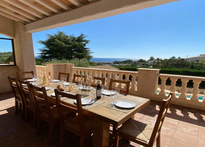 Provencal villa of 310m2 with 5 bedrooms, swimming pool and garage, in saint-aygulf (8)