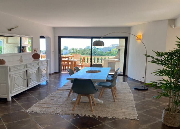 Provencal villa of 310m2 with 5 bedrooms, swimming pool and garage, in saint-aygulf (9)