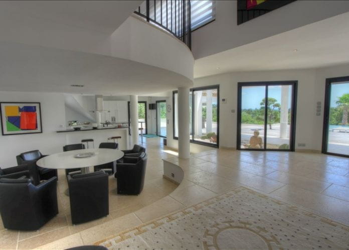 7 room architect villa for sale with sea view, pool and double garage, located in grimaud, near the beauvallon golf (6)