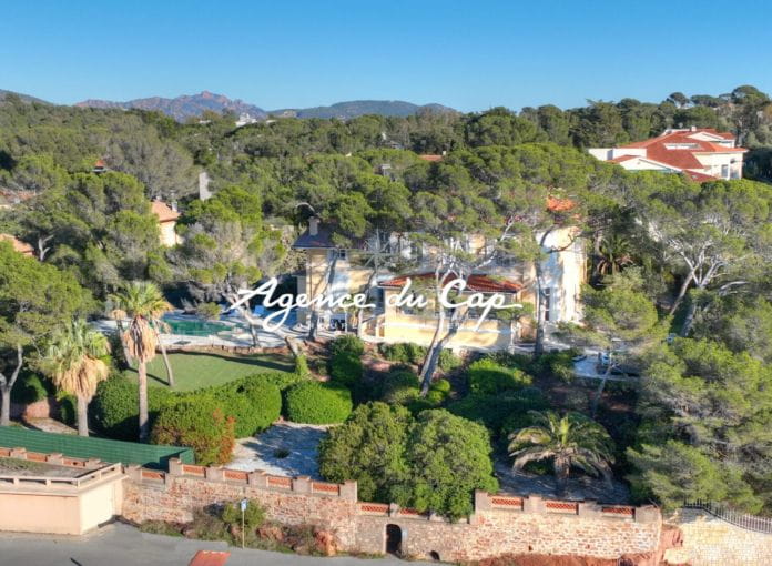 Villa de caractere sur le port santa lucia vue mer tout a pied avec piscine a Saint-Raphaël