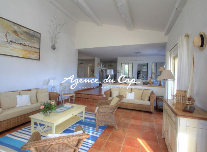 Saint aygulf villa 7 rooms 5 bedrooms pool sea view