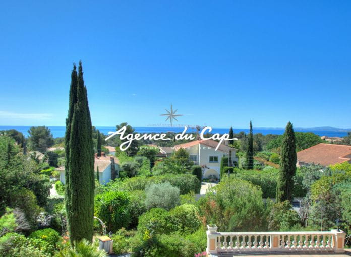 Saint-Raphaël  les plaines villa  vue mer avec piscine