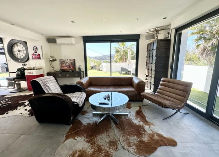 Villa recente de 300m² avec 6 chambres, proche du centre ville de sainte maxime (4)