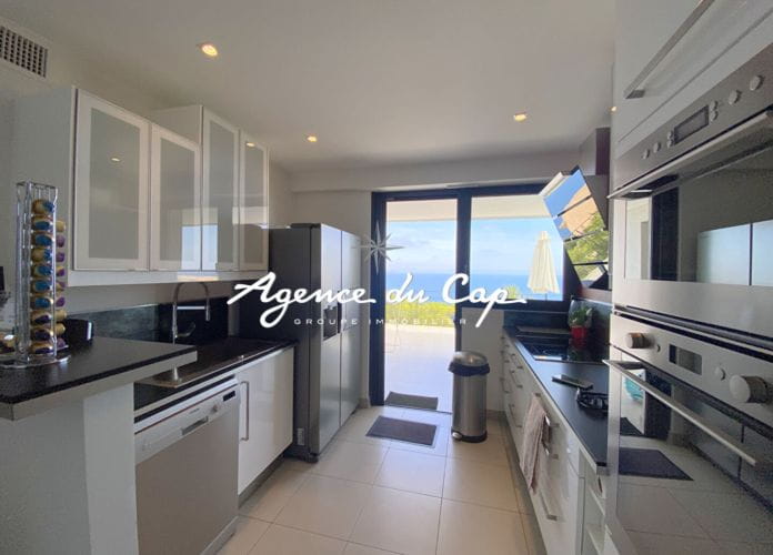 For sale 82sqm t3 apartment with 2 bedrooms panoramic sea view on the bay of saint raphael, in a residence with pool and parking in les issambres (5)