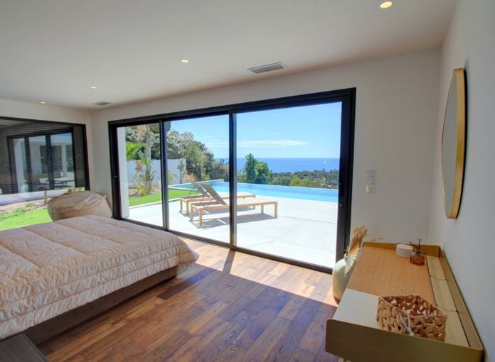 Contemporary villa 287sqm 7 rooms, panoramic sea view of les Issambres